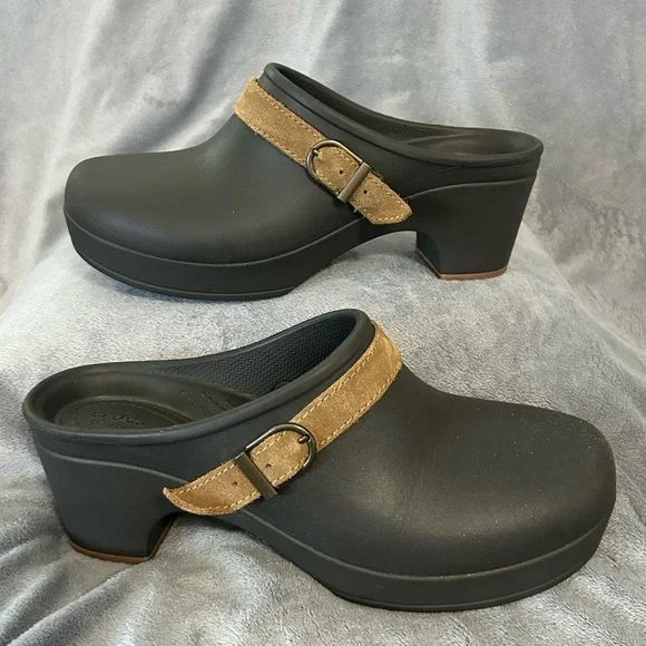 CROCS Brown Tan Clogs with Leather Strap - Picture 2 of 10